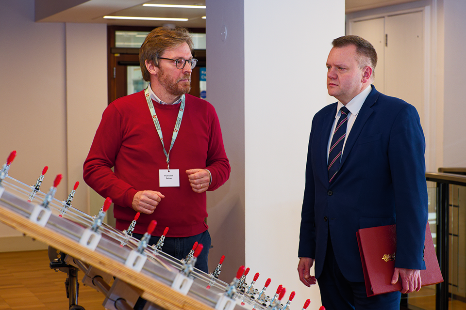 Prof. Erwin Reisner demonstrates the solar reactor to MP Nick Thomas-Symonds
