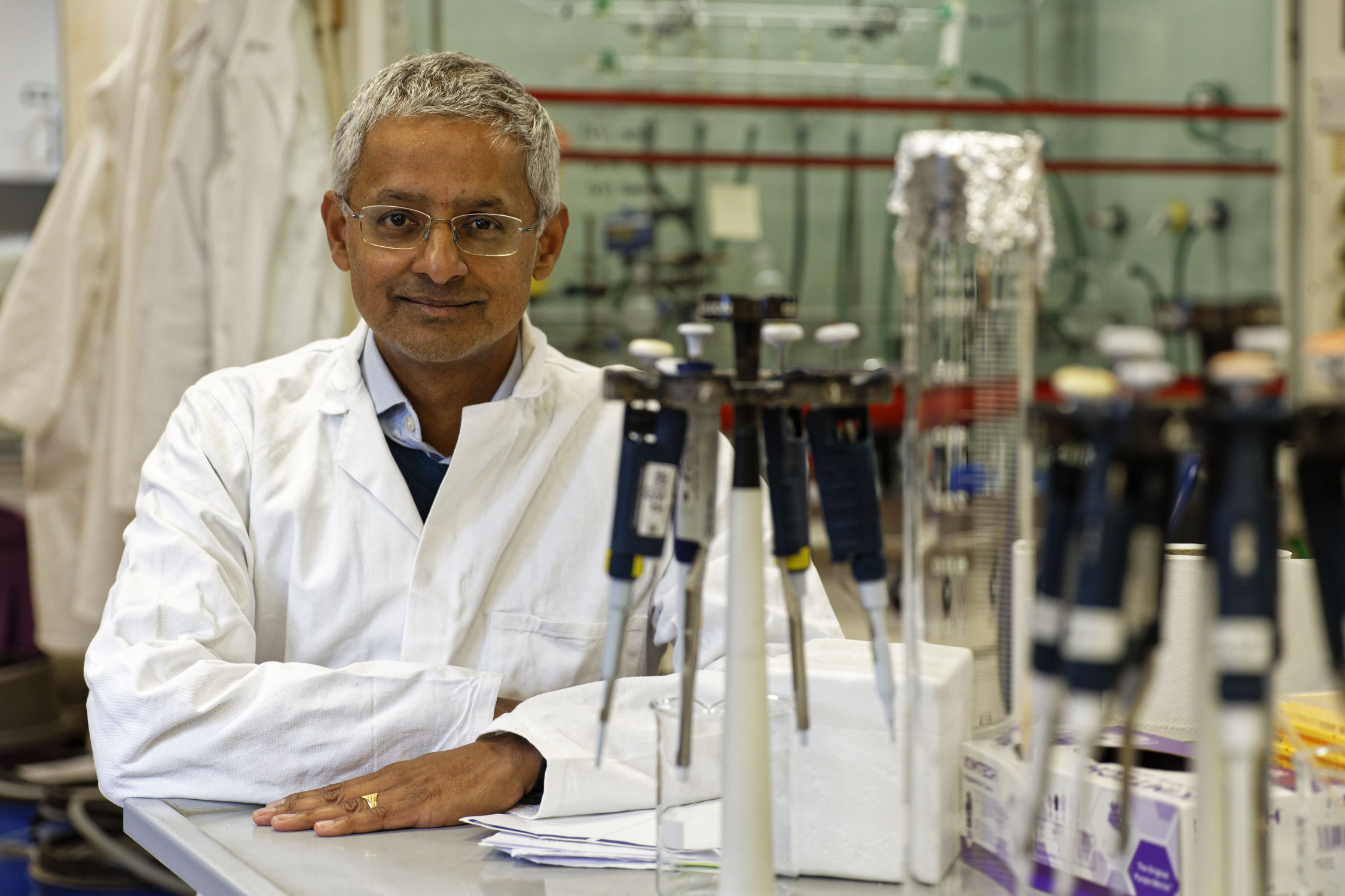 Prof Sir Shankar Balasubramanian in the lab